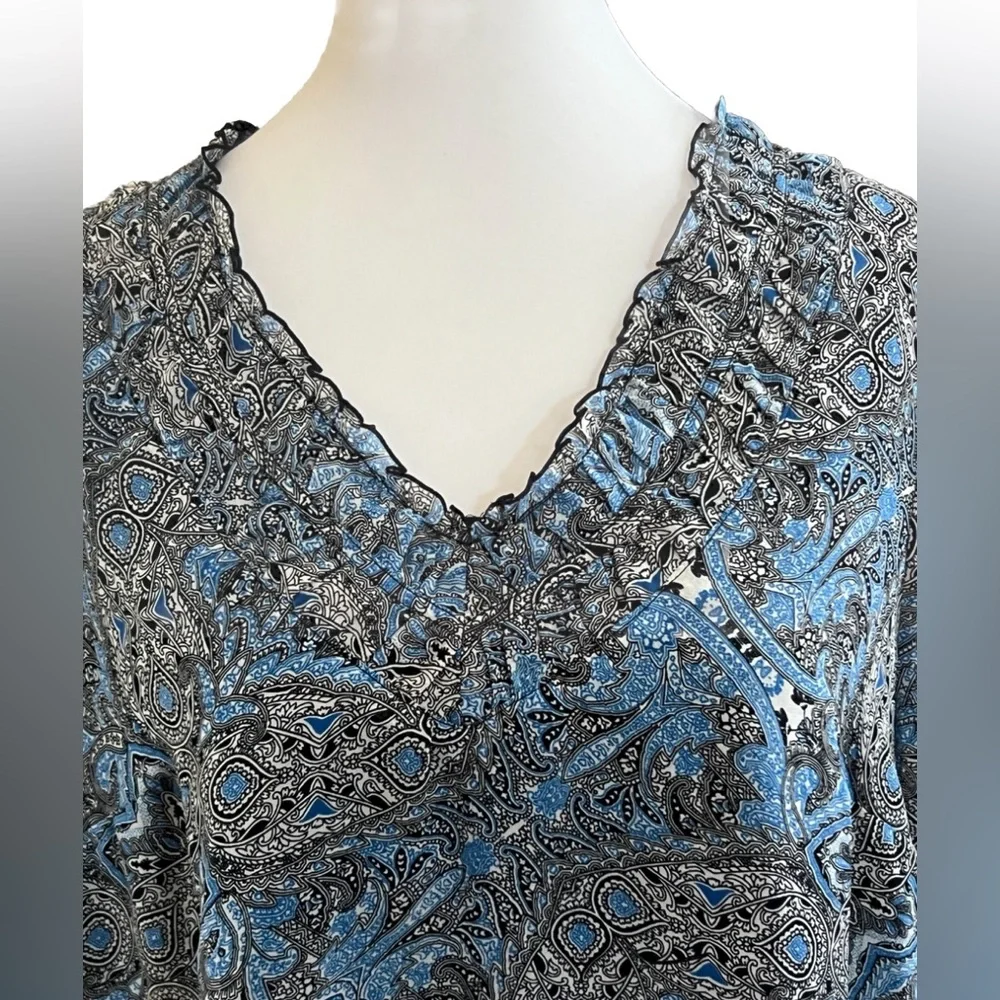 COLDWATER CREEK Blue Black & White Semi Sheer Chiffon Paisley Blouse Medium - Picture 2 of 8